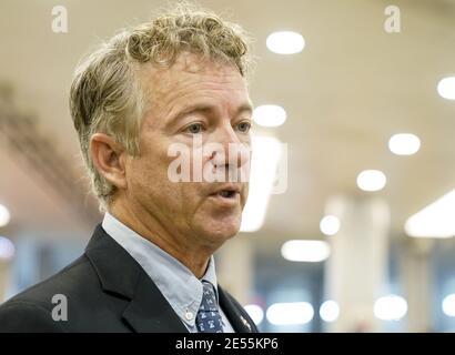 Washington, États-Unis. 26 janvier 2021. Le sénateur Rand Paul (R-KY) s'adresse aux médias au Capitole des États-Unis à Washington, DC, le mercredi 26 janvier 2021. Le sénateur Paul maintient sa position selon laquelle l'élection de 2020 manquait d'intégrité. Photo de Leigh Vogel/UPI crédit: UPI/Alay Live News Banque D'Images