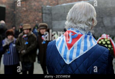 Oswiecim, Pologne - 27 janvier 2017 : 73 e anniversaire de la libération d'Auschwitz-Birkenau. Le survivant visite le site d'extermination d'Auschwitz. Banque D'Images