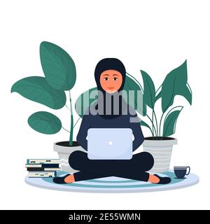 Musulmane, femme arabe assise et travaillant avec un ordinateur portable dans des vêtements traditionnels hijab. Formation en ligne, concept indépendant, isolement de lieu de travail confortable Illustration de Vecteur