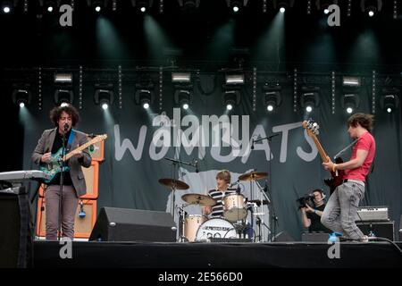 Les wombats se produit en direct sur scène lors du festival de la place principale à Arras, en France, le 5 juillet 2008. Photo de Sylvain Lefevre/ABACAPRESS.COM Banque D'Images