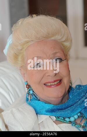 L'écrivain français Jacqueline Monsigny à la fête de la Bastille organisée par le PDG de MultimÀdia Pierre Guillermo dans son appartement à Paris, France, le 14 juillet 2008 photo de Helder Januario/ABACAPRESS.COM Banque D'Images