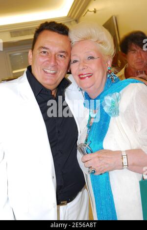 Pierre Guillermo et l'écrivain français Jacqueline Monsigny à la fête de la Bastille organisée par le PDG de MultimÀdia Pierre Guillermo dans son appartement à Paris, France, le 14 juillet 2008 photo par Helder Januario/ABACAPRESS.COM Banque D'Images