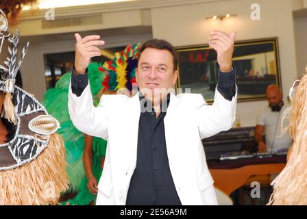 Le PDG de MultimÀdia Pierre Guillermo lors de sa fête de la Bastille tenue à son appartement à Paris, France, le 14 juillet 2008 photo de Helder Januario/ABACAPRESS.COM Banque D'Images