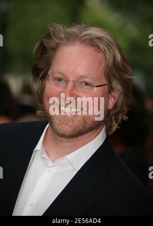 LE réalisateur AMÉRICAIN Andrew Stanton assiste à la première française du nouveau film d'animation des studios Pixar 'WALL E' qui s'est tenu au théâtre Marignan à Paris, en France, le 17 juillet 2008. Photo de Denis Guignebourg/ABACAPRESS.COM Banque D'Images