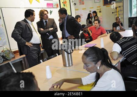 Exclusif. Le fils du président français et chef du parti UMP au pouvoir au Conseil local des hauts-de-Seine, Jean Sarkozy, visite l'association 'ZY'va' à Nanterre, France, le 2 juillet 2008. Photo par Elodie Gregoire/ABACAPRESS.COM Banque D'Images