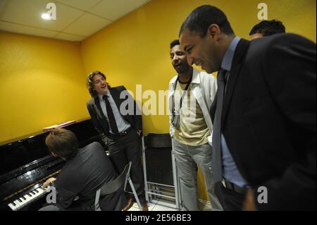 Exclusif. Fils du président français et chef du parti UMP au pouvoir au Conseil local des hauts-de-Seine Jean Sarkozy lors de sa visite de l'association 'Zy'va' à Nanterre, France, le 2 juillet 2008. Photo par Elodie Gregoire/ABACAPRESS.COM Banque D'Images