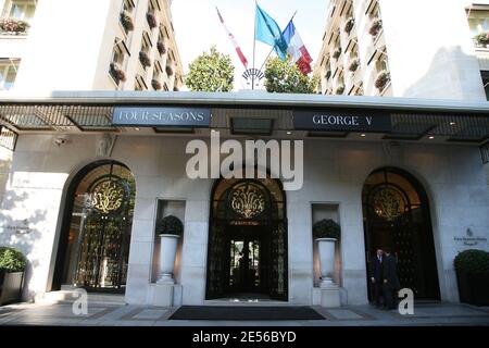 L'hôtel four Seasons sur l'avenue Georges V à Paris, France, le 24 juillet 2008. Photo de Denis Guignebourg/ABACAPRESS.COM Banque D'Images