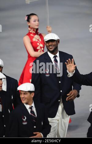 LeBron James aux États-Unis lors de la cérémonie d'ouverture des Jeux Olympiques d'été de Beijing en 2008 au stade national de Beijing, en Chine, le 8 août 2008. Photo de Gouhier-Hahn-Nebinger/ABACAPRESS.COM Banque D'Images