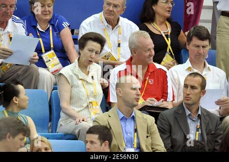 La princesse Anne et son mari Tim Laurence assistent à la finale de natation lors de la Journée des Jeux Olympiques de Beijing 7 au Centre aquatique national de Beijing, en Chine, le 15 août 2008. Photo de Gouhier-Hahn-Nebinger/Cameleon/ABACAPRESS.COM Banque D'Images