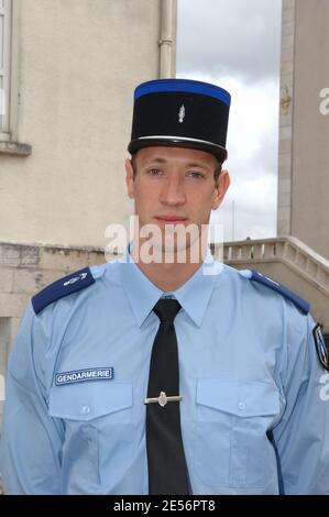 Champion olympique français de Freestyle à 100m masculin, Alain Bernard est un gendarme (police militaire) dans la vie quotidienne. Paris, France en 2008. Photo de Sirpa/Gendarmerie/ABACAPRESS.COM Banque D'Images