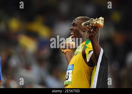 La Jamaïque Usain Bolt se produit lors de la finale masculine de 100m du XXIX match olympique de Beijing a été assise au Stade national de Beijing, en Chine, le 16 août 2008. Bolt remporte la médaille d'or. Photo de Gouhier-Hahn-Nebinger/Cameleon/ABACAPRESS.COM Banque D'Images