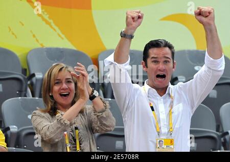 La princesse Cristina d'Espagne avec son mari Inaki Urdangarin soutient leur équipe la médaille de bronze de handball, Croatie contre Espagne à Beijing 2008 Jeux Olympiques de 16 à Beijing, Chine le 24 août 2008. Photo de Gouhier-Hahn-Nebinger/Cameleon/ABACAPRESS.COM Banque D'Images