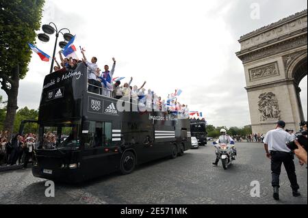 J.O. athlets français sur les champs Elysées à Paris, France, le 26 août 2008. Photo de Gorassini-Taamallah/ABACAPRESS.COM Banque D'Images