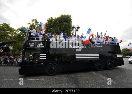 J.O. athlets français sur les champs Elysées à Paris, France, le 26 août 2008. Photo de Gorassini-Taamallah/ABACAPRESS.COM Banque D'Images