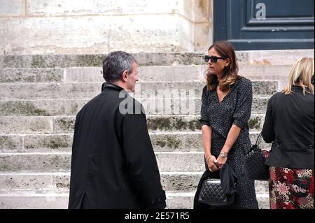 L'acteur français Francis Huster et son épouse Cristiana Reali assistent à la funérailles de l'actrice française ( et directrice du Théâtre Antoine) Helena Bossis à l'église Saint Roch de Paris, France, le 26 août 2008. Photo de Giancarlo Gorassini/ABACAPRESS.COM Banque D'Images