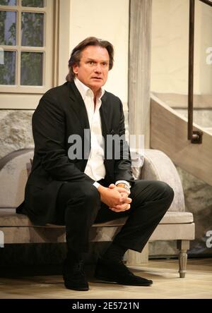 François-Eric Gendron lors de l'appel-rideau des belles-Soeurs mis en scène par Jean-Luc Moreau au Théâtre Saint-Georges de Paris, France, le 26 août 2008. Photo de Denis Guignebourg/ABACAPRESS.COM Banque D'Images