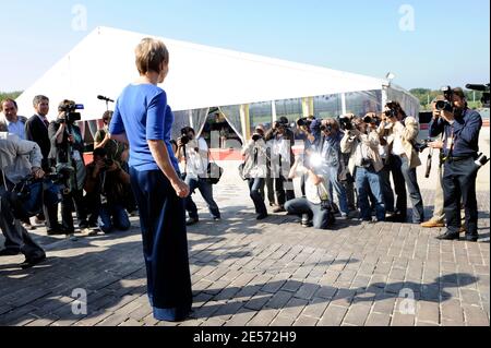 Le chef de la fédération française des employeurs Medef Laurence Parisot pose pour les photographes au début de l'université d'été Medef à l'Ecole Polytechnique de Palaiseau, près de Paris, le 27 août 2008. Photo de Mehdi Taamallah/ABACAPRESS.COM Banque D'Images