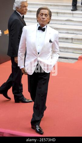 Valentino arrive au Valentino : la dernière projection de l'Empereur au Teatro la Fenice lors du 65e Festival du film de Mostra Venise à Venise, Italie, le 28 août 2008. Photo par ABACAPRESS.COM Banque D'Images