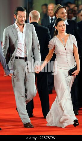 Emmanuelle Beart et son mari Michael Cohen assistent à la projection du film 'Vinyan' au Sala Grande lors du 65e Festival du film de Mostra Venise à Venise, Italie, le 30 août 2008. Photo par ABACAPRESS.COM Banque D'Images