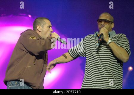 Les chanteurs Joey Starr et Kool Shen du groupe français NTM se produisent sur scène le troisième et dernier jour du festival annuel de musique caritatif et de collecte de fonds sur le SIDA 'Solidays', qui s'est tenu à l'hippodrome de Longchamp à Paris, en France, le 6 juillet 2008. Photo de DS/ABACAPRESS.COM Banque D'Images