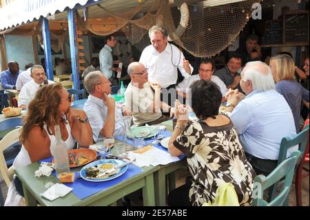 Jean Peyrelevade, Jean-François Kahn, François Bayrou, Marielle de Sarnez et Corinne Lepage fréquentant l'université d'été du modem à Cap Esterel, France, le 6 septembre 2008. Photo de Mousse/ABACAPRESS.COM Banque D'Images