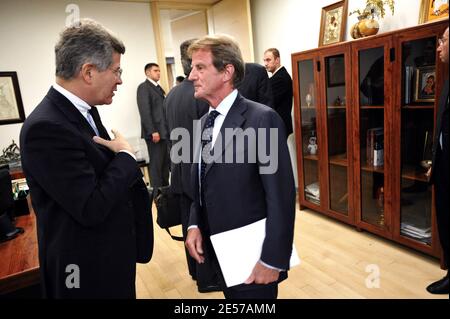 Exclusif. Le conseiller diplomatique du Président français, le smerpa Jean-David Levitte et le ministre des Affaires étrangères Bernard Kouchner ont été reçus par le Président de la Géorgie à Tbilissi, en Géorgie, le 8 septembre 2008. Photo par Elodie Gregoire/ABACAPRESS.COM Banque D'Images