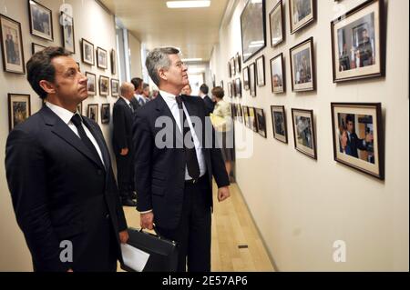 Exclusif. Le président français Nicolas Sarkozy et le conseiller diplomatique du président français et Sherpa Jean-David Levitte ont été reçus par le président géorgien à Tbilissi, en Géorgie, le 8 septembre 2008. Photo par Elodie Gregoire/ABACAPRESS.COM Banque D'Images