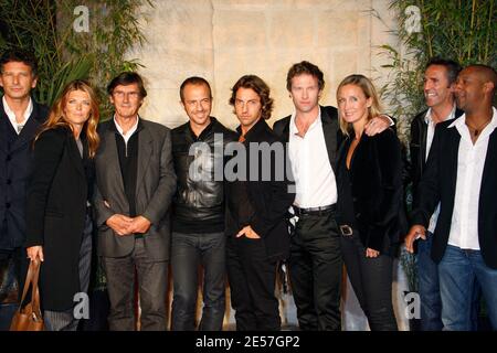 Les membres de la troupe « flics » Catherine Marshal, Gwendoline Hamon, Yan Sundberg, Calogero, Frédéric Diefenthal, Edouard Montoute posent lors du 10e Festival de fiction télévisée de la Rochelle, France, le 18 septembre 2008. Photo de Patrick Bernard/ABACAPRESS.COM Banque D'Images