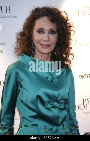 L'actrice AMÉRICAINE Marisa Berenson arrive à la fête d'ouverture de l'exposition du photographe vedette Patrick Demarchelier qui s'est tenue au petit Palais à Paris, en France, le 29 septembre 2008. Photo de Marco Vitchi/ABACAPRESS.COM Banque D'Images