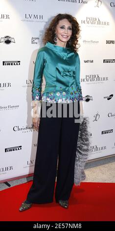 L'actrice AMÉRICAINE Marisa Berenson arrive à la fête d'ouverture de l'exposition du photographe vedette Patrick Demarchelier qui s'est tenue au petit Palais à Paris, en France, le 29 septembre 2008. Photo de Marco Vitchi/ABACAPRESS.COM Banque D'Images