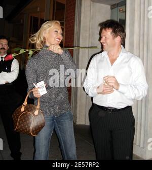 Mary Carey quittant M. Chow à Beverly Hills, ca. La star du divertissement pour adultes s'est actuellement battue contre la chanteuse Mariah Carey pour avoir tenté de marquer son nom de marque « My Carey ». 1/4/07 [[mar]] Banque D'Images