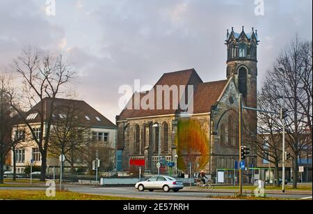 L'ancien bâtiment de l'église réformée évangélique (Refornierte Kirche), situé dans le quartier Calenberger Neustadt de Hanovre, en Allemagne Banque D'Images