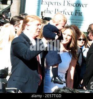 Donald Trump obtient une étoile sur le Walk of Fame à Hollywood, CA. Avec le soutien de sa femme Melania et de son plus jeune fils Baron. 01/16/07 [[mar]] Banque D'Images