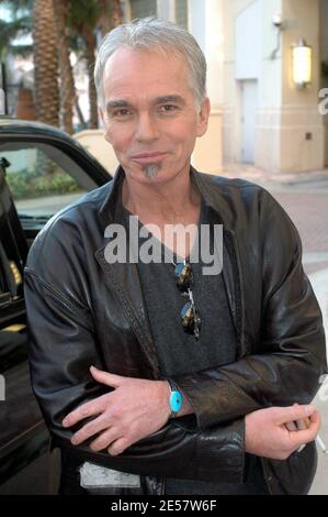 Exclusif !! L'écrivain et acteur Billy Bob Thornton, lauréat du prix de l'Académie, quitte la ville après sa visite pour promouvoir son nouveau film « l'astronaute Farmer ». Il joue le rôle de Charles Farmer qui n'est qu'un but depuis l'enfance était d'être un astronaute. J'espère qu'il vient de terminer un entretien comme il a maquillage sur son visage. Miami Beach, Floride, 1/29/07 [[ccb]] Banque D'Images