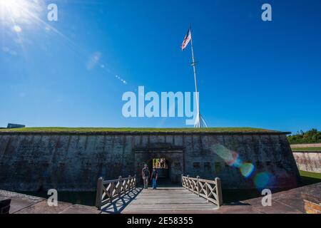 Vue sur le port sally, l'entrée principale de la citadelle du parc national de fort Macon à Atlantic Beach, NC. Fort Macon a été construit après la guerre Banque D'Images