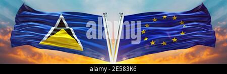 Drapeau de l'Union européenne et drapeau de Sainte-Lucie agitant de texture Nuage de ciel et coucher de soleil Double drapeau Banque D'Images
