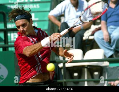 ATP Master Series 'Internazionali BNL d'Italia 2007' match entre Roger Federer, Suisse, et Nicolas Almagro, Espagne, dans le Foro Italico. Roger Federer retourne un coup à Nicolas Almagro. Rome, Italie. 05/08/07. [[cal]] Banque D'Images