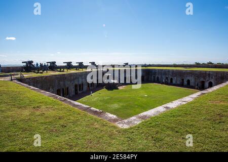 Vue surélevée du terrain de parade du parc national de fort Macon à Atlantic Beach, en Caroline du Nord. Le fort Macon a été construit après la guerre de 1812 pour défendre Beaufort Banque D'Images