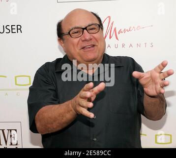 Danny DeVito, copropriétaire, arrive pour l'ouverture officielle du restaurant Devito South Beach. Miami Beach, Floride 6/13/07. DeVito South Beach Restaurant, Miami Beach FL. [[FAM]] Banque D'Images