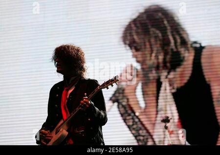 Steve Tyler et Joe Perry du groupe de rock américain Aerosmith lors de leur représentation en tête du festival en plein air « Hyde Park Calling » à Hyde Park. Londres, Royaume-Uni. 6/24/07. [[ccm]] Banque D'Images