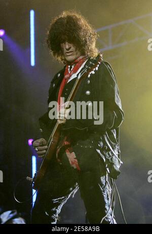 Steve Tyler et Joe Perry du groupe de rock américain Aerosmith lors de leur représentation en tête du festival en plein air « Hyde Park Calling » à Hyde Park. Londres, Royaume-Uni. 6/24/07. [[ccm]] Banque D'Images