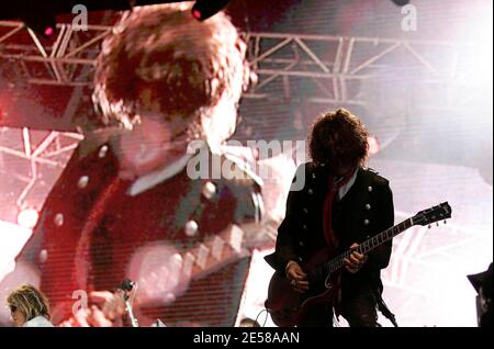 Steve Tyler et Joe Perry du groupe de rock américain Aerosmith lors de leur représentation en tête du festival en plein air « Hyde Park Calling » à Hyde Park. Londres, Royaume-Uni. 6/24/07. [[ccm]] Banque D'Images