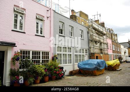 La maison Mews que Tony Blair, qui était bientôt l'ancien Premier ministre britannique, a achetée à l'arrière de sa maison Connaught Square qui se sera bientôt. Blair a payé 800,000 pour la maison de Mews (la maison est la maison bleue à gauche de l'échafaudage). 6/26/07. [[carte]] Banque D'Images