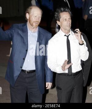 Ron Howard et Brian Grazer arrivent à la fête sur invitation pour accueillir les Beckhams à LOS Angeles. L'événement a été organisé par Tom Cruise et Katie Holmes et a eu lieu au Musée d'art contemporain, Geffen Contemporary, dans le centre-ville DE LA. Parmi les clients figurent Will et Jada Smith, Brooke Shields, le directeur Ron Howard et Eva Longoria. Los Angeles, Californie, 7/22/07. [[wam]] Banque D'Images