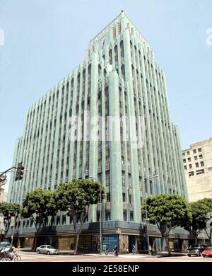 Exclusif !! Johnny Depp aurait payé 2,000,000 $ pour un appartement de grand standing dans les Lofts récemment reconvertis de l'est de Columbia dans le centre-ville de Los Angeles, en Californie. Le bâtiment art déco de 13 étages, avec une feuille d'or à l'extérieur, date des années 1930. Le bâtiment dispose d''une terrasse très ensoleillée avec piscine, d''une terrasse de loisirs et d''un studio de remise en forme. Depp possède également un manoir de style château à West Hollywood. Los Angeles, Californie, 7/28/07. [[ral]] Banque D'Images