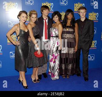 Le casting de "High School musical 2" à leur première européenne à l'O2 Arena. Londres, Royaume-Uni. 9/2/07. [[carte]] Banque D'Images