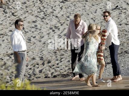 Pierce Brosnan, Meryl Streep, Colin Firth, Stellan Skarsgard et Amanda Seyfried filmant 'mamma Mia' sur une île en Grèce. 9/17/07. [[aav]] Banque D'Images