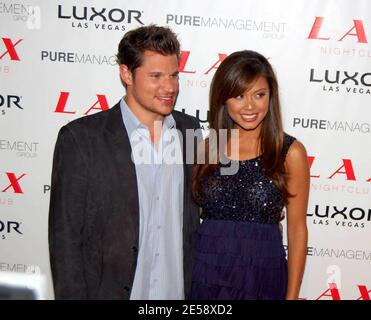 Nick Lachey et Vanessa Minnillo, qui partagent non seulement l'amour entre eux, mais aussi la même date de naissance, ont célébré leur grand jour avec une fête d'anniversaire extravagante au LAX Nightclub. Lachey et Minnillo se sont vantés de l'atmosphère incomparable de la nuit la plus chaude de Las Vegas, tandis que les sons du DJ Eric Cubeechee ont gardé les coovin de club de goers [[cas]] Banque D'Images