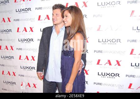 Nick Lachey et Vanessa Minnillo, qui partagent non seulement l'amour entre eux, mais aussi la même date de naissance, ont célébré leur grand jour avec une fête d'anniversaire extravagante au LAX Nightclub. Lachey et Minnillo se sont vantés de l'atmosphère incomparable de la nuit la plus chaude de Las Vegas, tandis que les sons du DJ Eric Cubeechee ont gardé les coovin de club de goers [[cas]] Banque D'Images