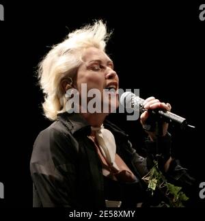 Debbie Harry, originaire de South Beach, se produit en concert et est toujours en bonne position à l'âge de 62 ans. Le Fillmore Miami Beach au Jackie Gleason Theatre. Miami, Floride. 11/16/07. [[fal]] Banque D'Images